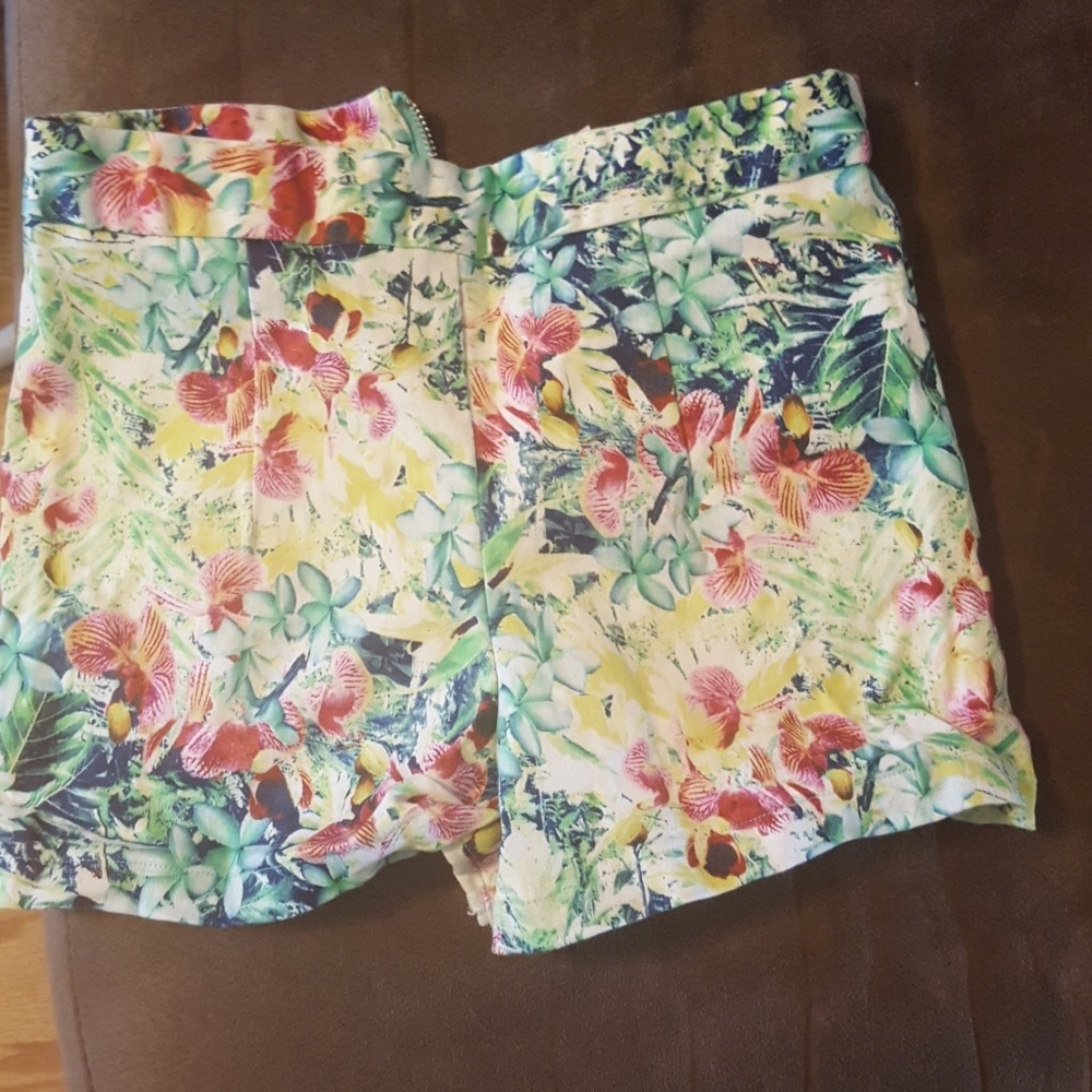 🛍 5 for $25🛍Floral summer shorts